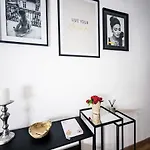 ° Charming Central 24/7 Serviced Apartment °